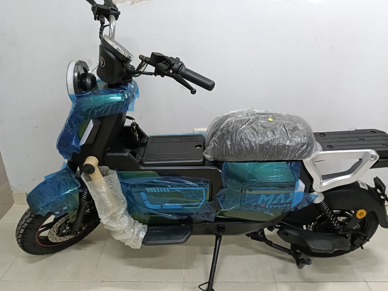 EVOBIKE ZEUS - Detalle de construcción reforzada y motor 350W
