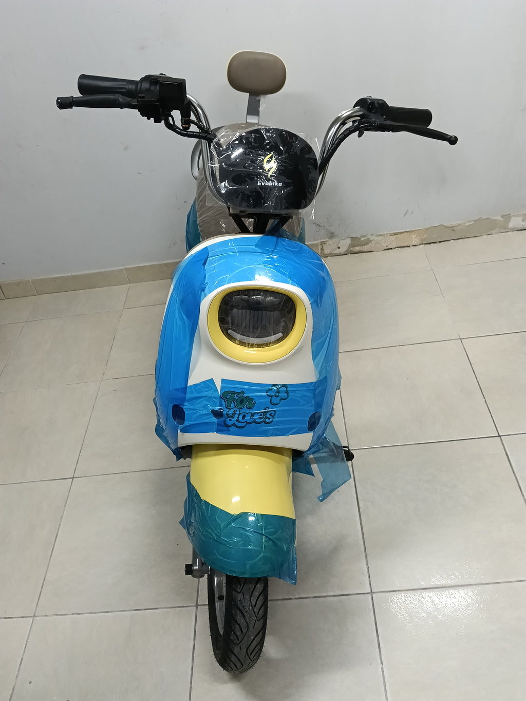 EVOBIKE MOPED VINTAGE - Vista frontal mostrando estilo vintage
